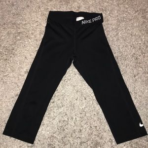 Nike pro cropped leggings